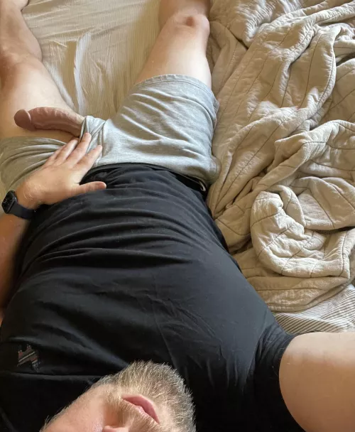 Showing off some veins by randommd81