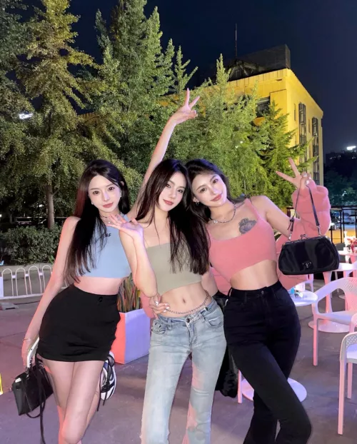 Showing off their midriff by angizni