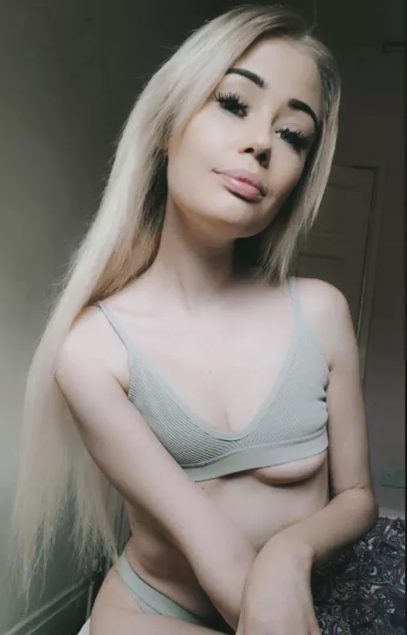 Showing off turns me on by naughtynina20