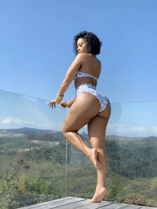 Showing off by Maitaiko