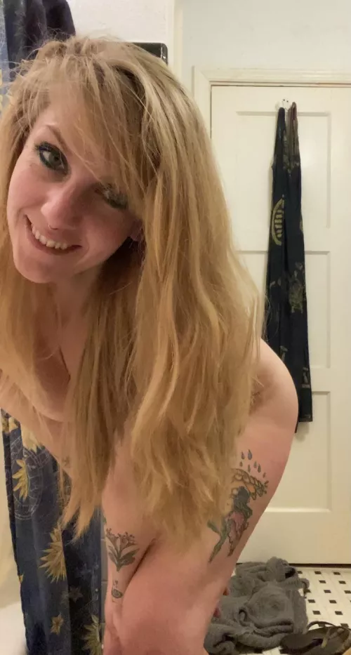 Showing some blonde pride by NoraVines