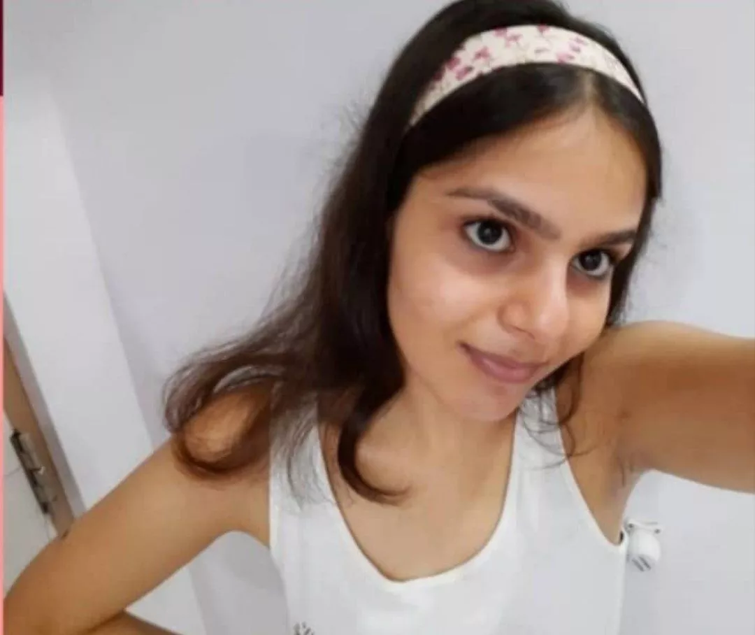 Showing us that she shaved and sweating now. Comment if fapping for her💋💦 posted by Embarrassed_Hornet86