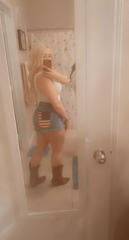 Showing you alittle of my country side 😈 by blonde19babe96