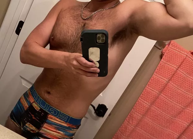 Showing you where your face should be. Right under this hairy, musky armpit. I want you all up in the hair. by dicksandpits