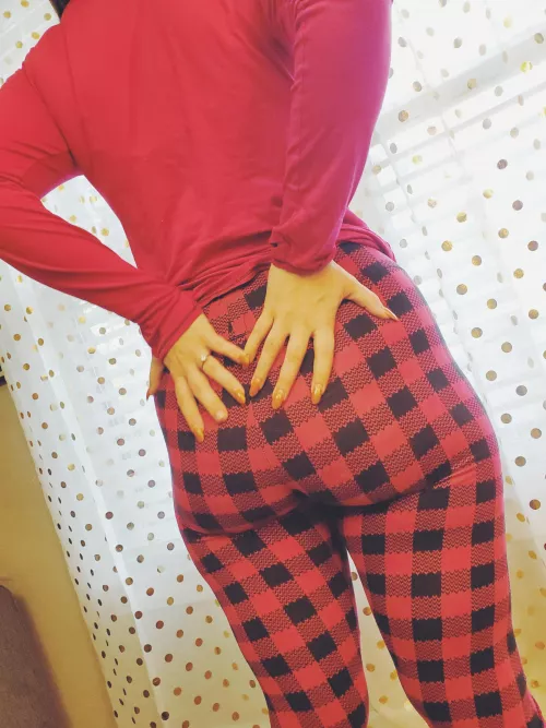 Shows my ass just right by naomiCheekz