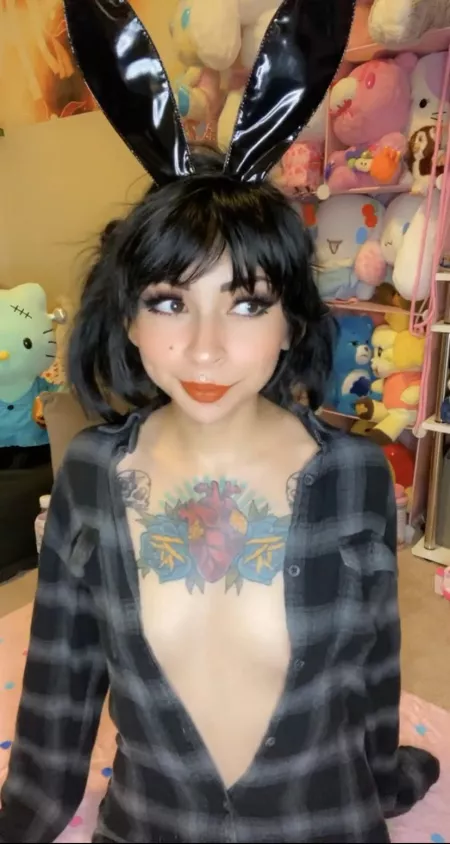 Shy bunny wants to play ☺️ by VanillaBunii