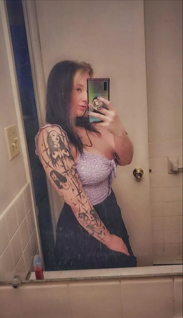 Sicky sleepy day 😴🥱😞 posted by princess_violet1920