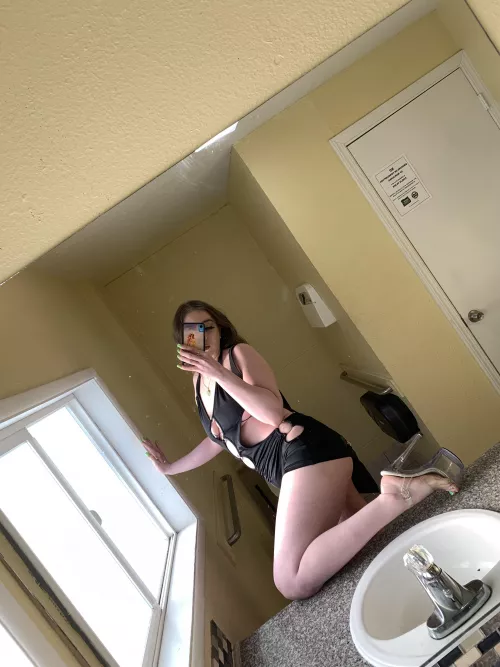 Side boob and heels 24F by sapphirespins