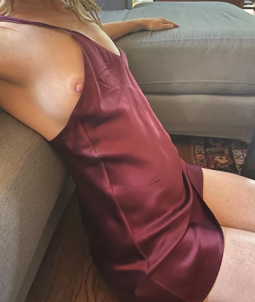 Side downblouse? by hugenipssmalltits