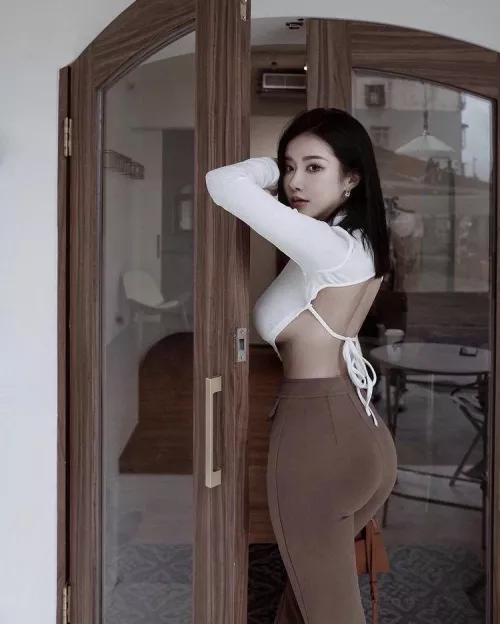 Sideboob and tight ass by angizni