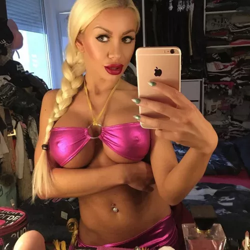 Sideboob bigger than ehr brain. by ickyless