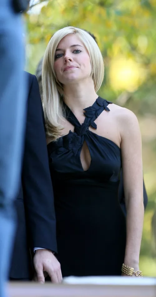 Sienna Miller by CASHMERE1977