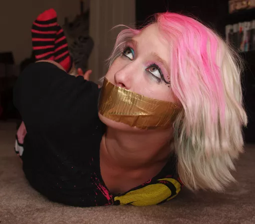 Silence is golden by pBondage