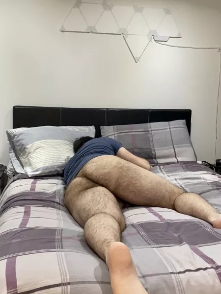 Silence please... by oraval2019