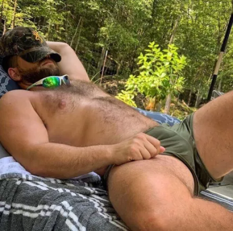 Silent please... by oraval2019