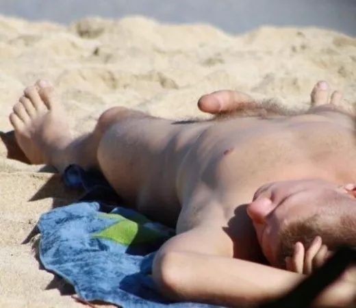 Silent please... by oraval2019