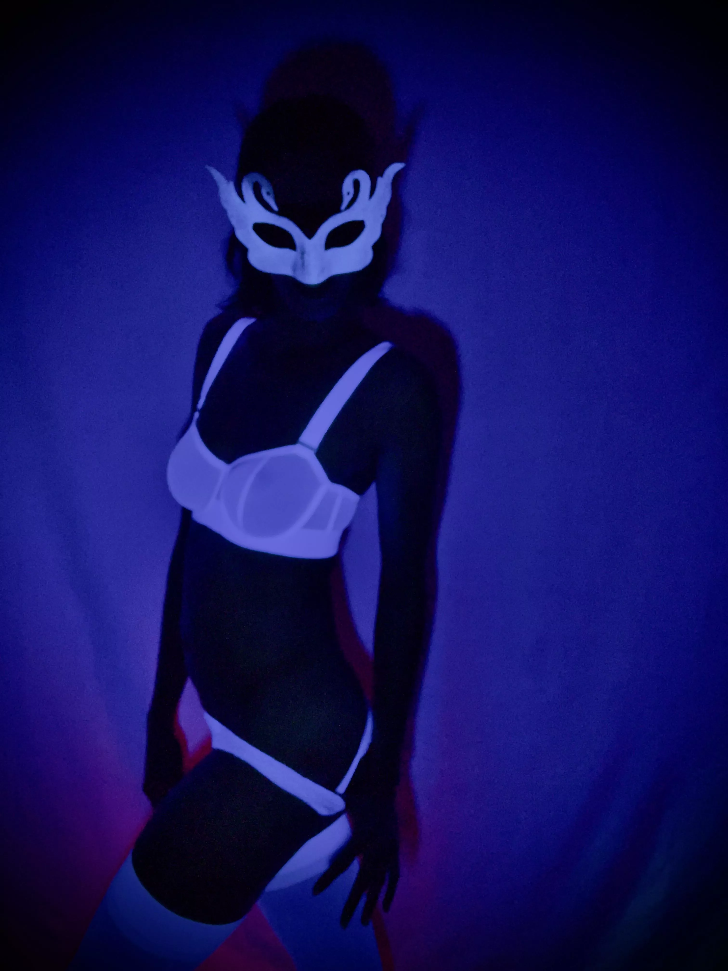 Silhouette with a twist posted by lustreglow