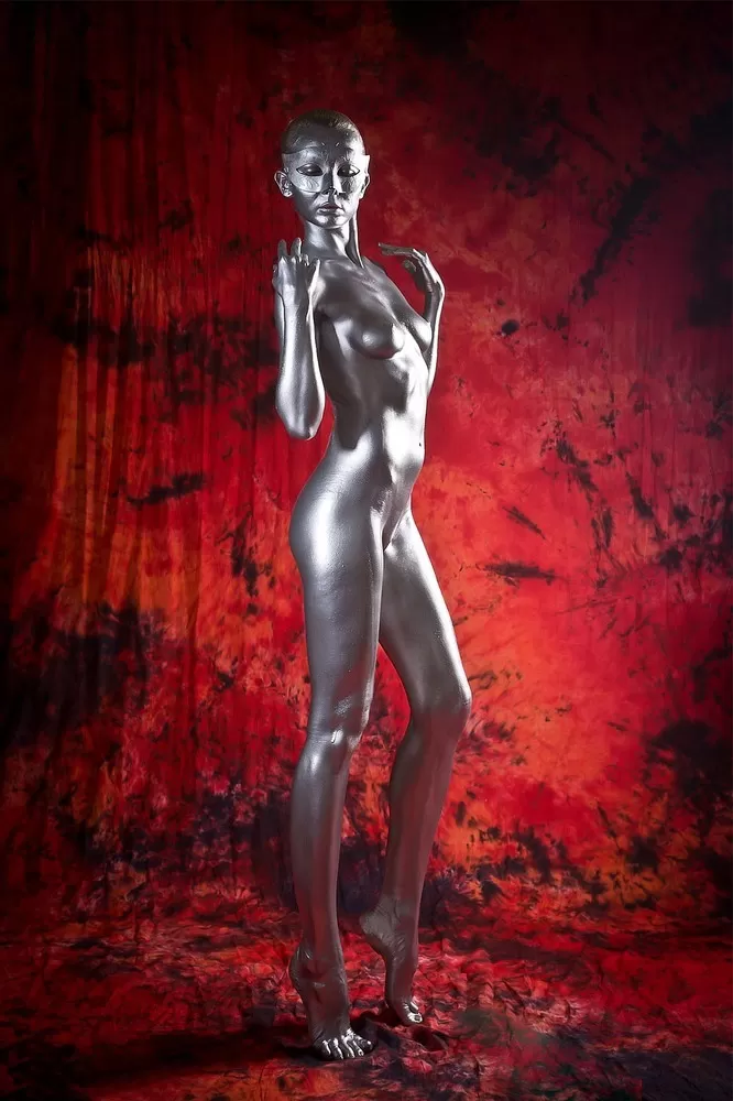 Silver statue posted by zadie_backinblack