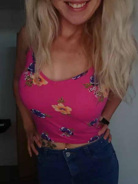 Since all of the love from this sub I hardly ever wear a bra anymore 😍 by lottiemai