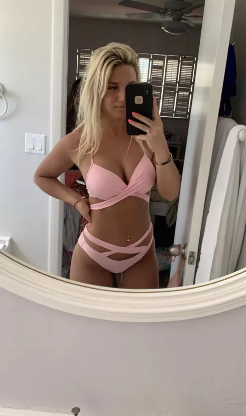 Since you guys liked her other picture IRTR by DiscreteSpeculation