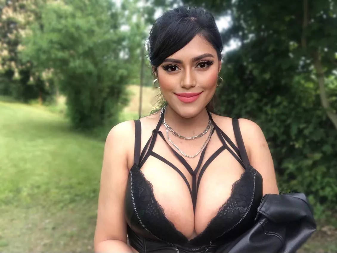 Since you stopped scrolling, now fuck me😈 posted by dwiirafrayy