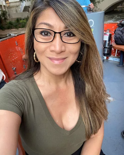 Single Hot MILF 😍 🌶 by hi_cissp