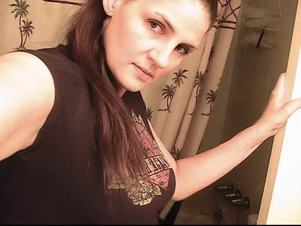 Single mother of a underground rapper who just showed me this app a few days ago Howdy by Myshbrnr