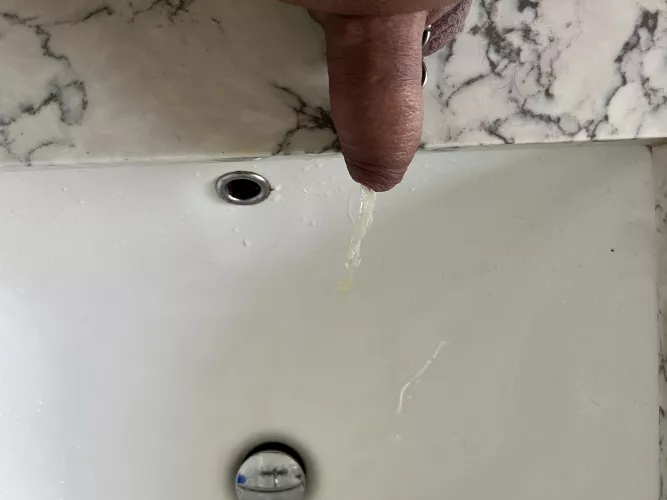 Sink piss. by NoCoverCoEdDC