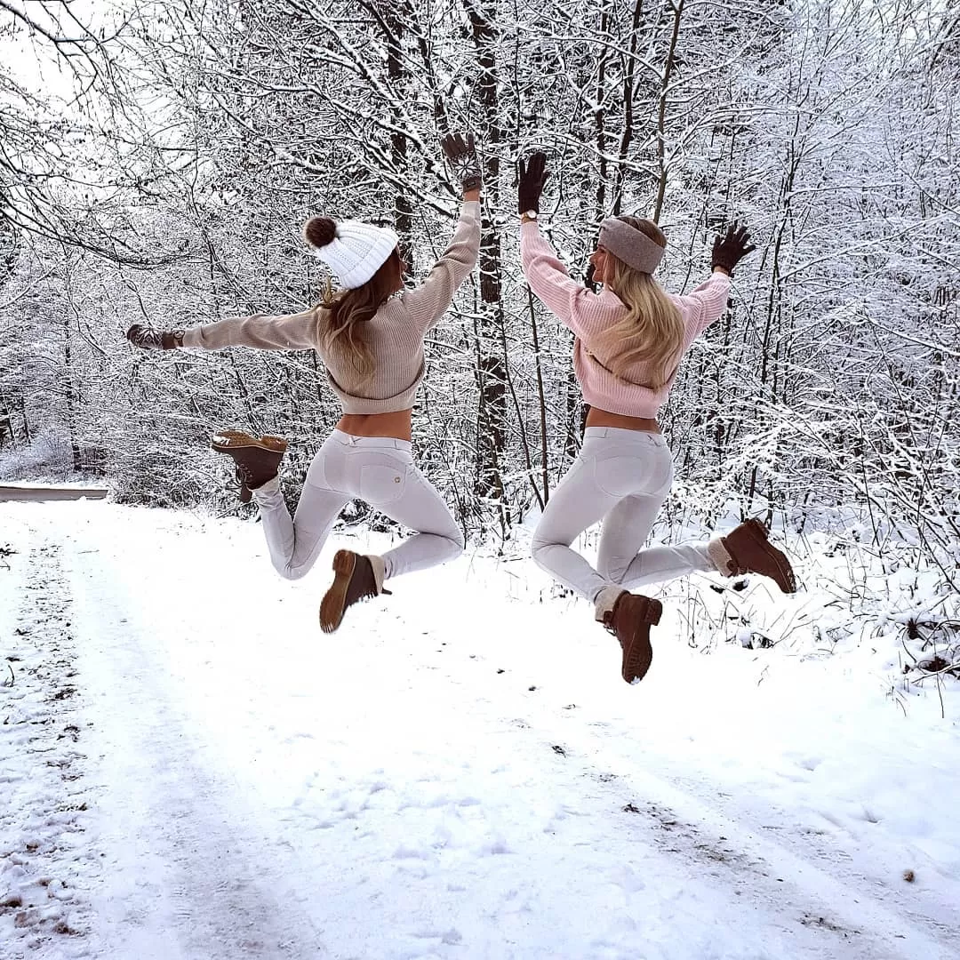 SisatTwins posted by skuum