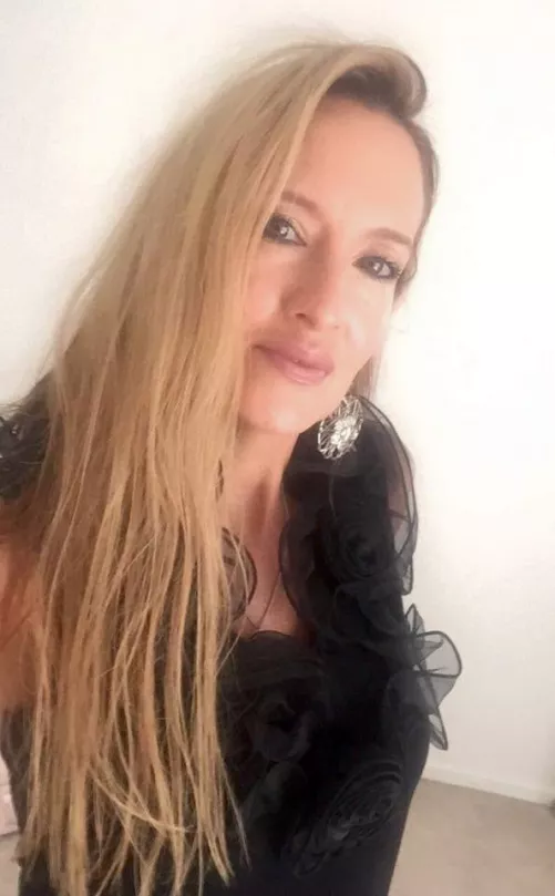 Sister-in-law posing at Christmas by Decent-Confidence268