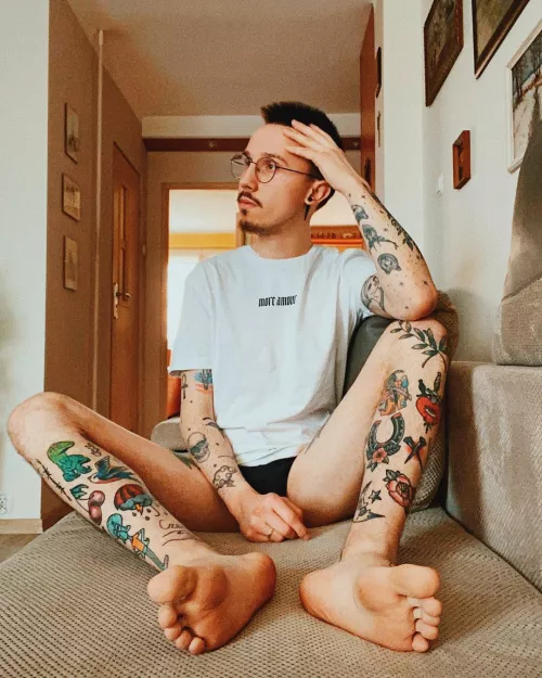 sit down next to me by toshvlas