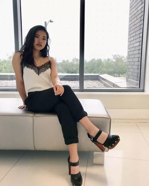 sit still, look pretty (I hope) by aariiaannaa