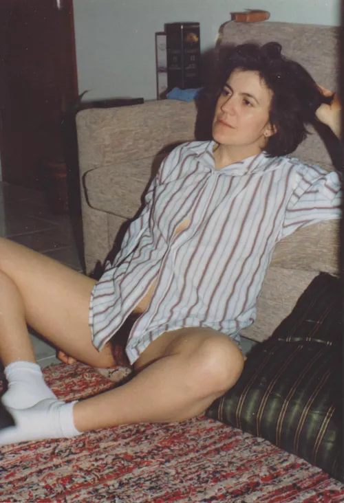 Sitting on bare but by acaeiro