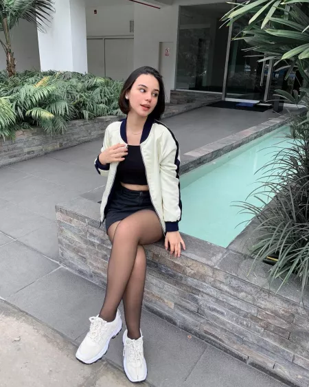 Sitting pretty by jpx82