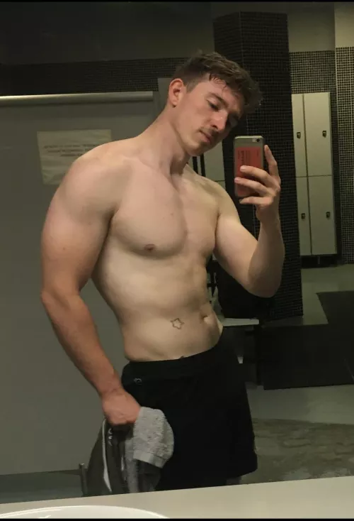 Six Pack is gone🙈 who else is getting a little “fluffy” during winter time?😂🙈❄️☃️ by TheColdOnes