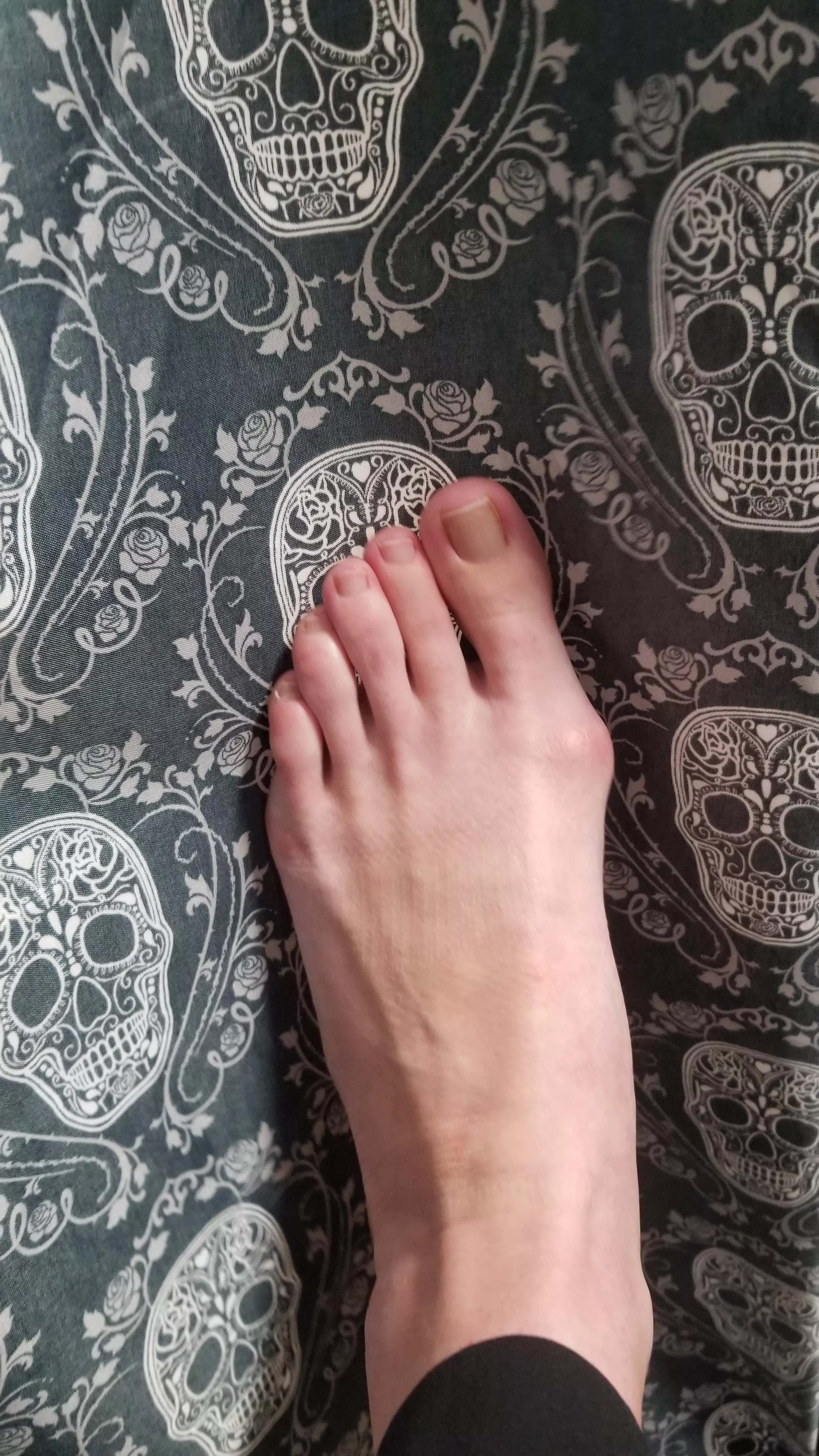 Size 11 female feet w/ bunions. DM for more 💌 posted by Marlboring_