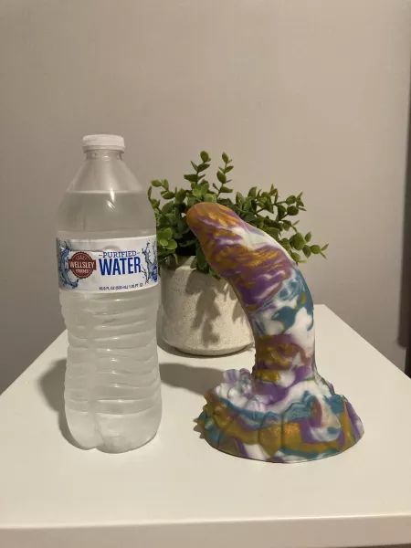 Size comparison of S/M Crackers, let’s appreciate the swirl on those colors! by uwubicth