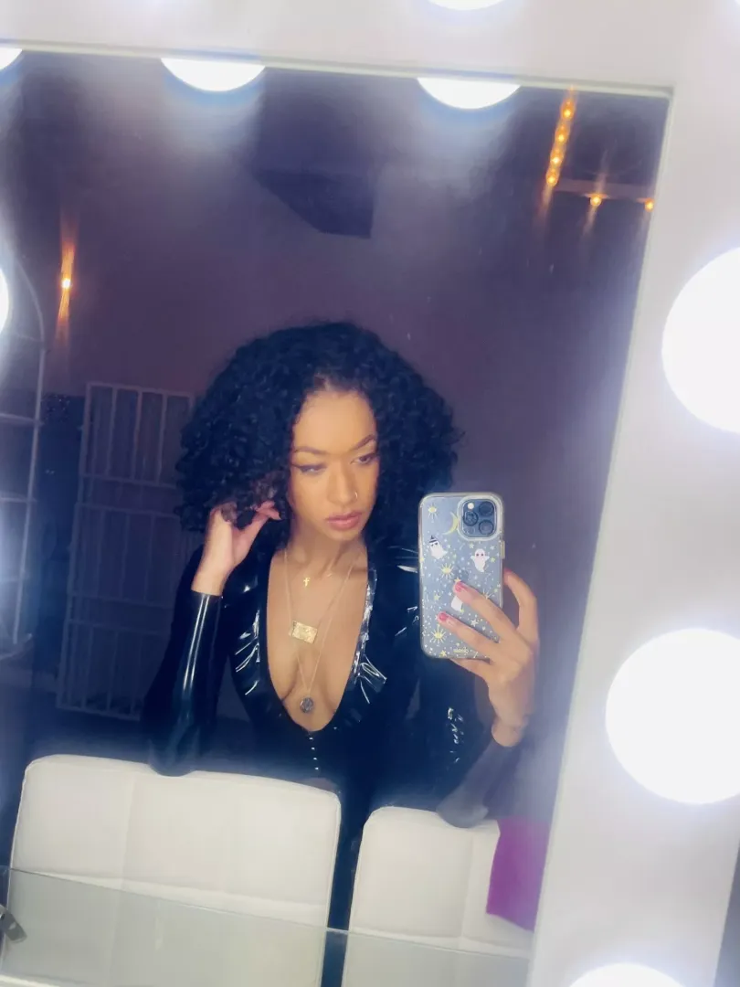 Skin Diamond posted by JustneedssomeSauce