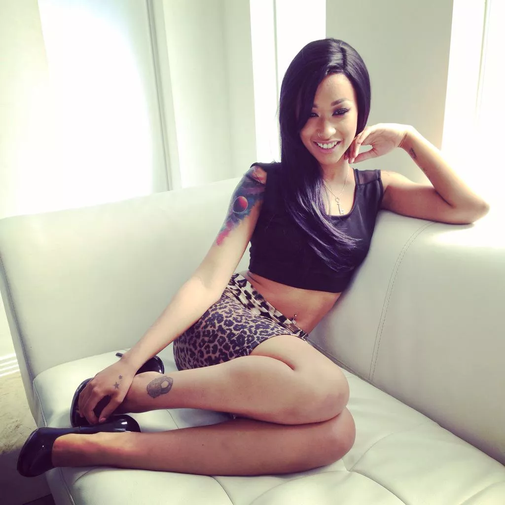 Skin Diamond posted by JustneedssomeSauce
