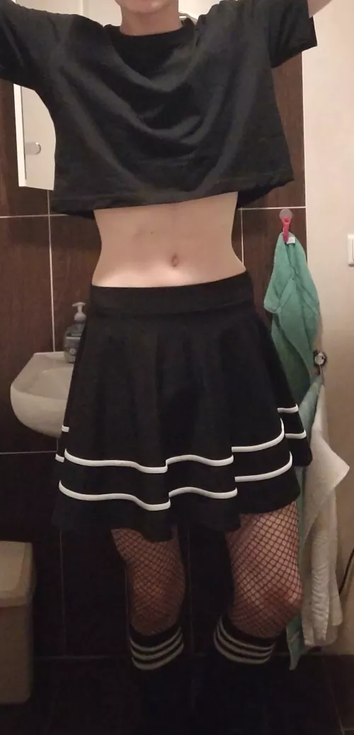 Skinny boi in skirt :3 by Arkalanos