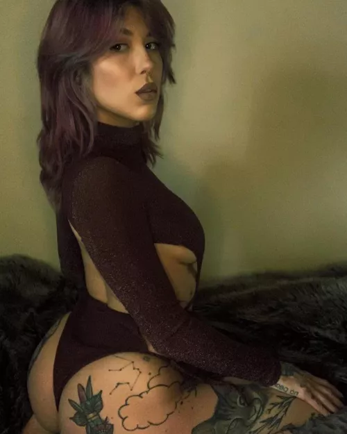 Skinny with a nice butt 👻 by prncessmrtypnts89