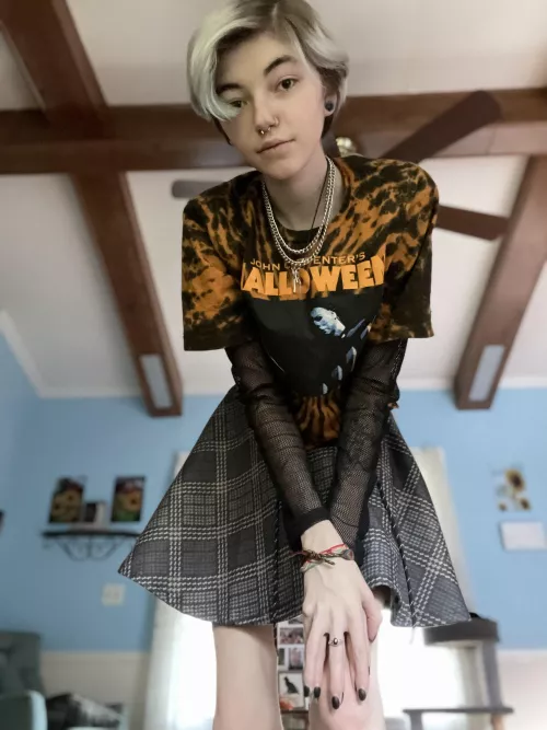 Skirt, fishnets, and a short haired gamer girl, what could be better? (F20)💙 by ERASEDWeeaboo