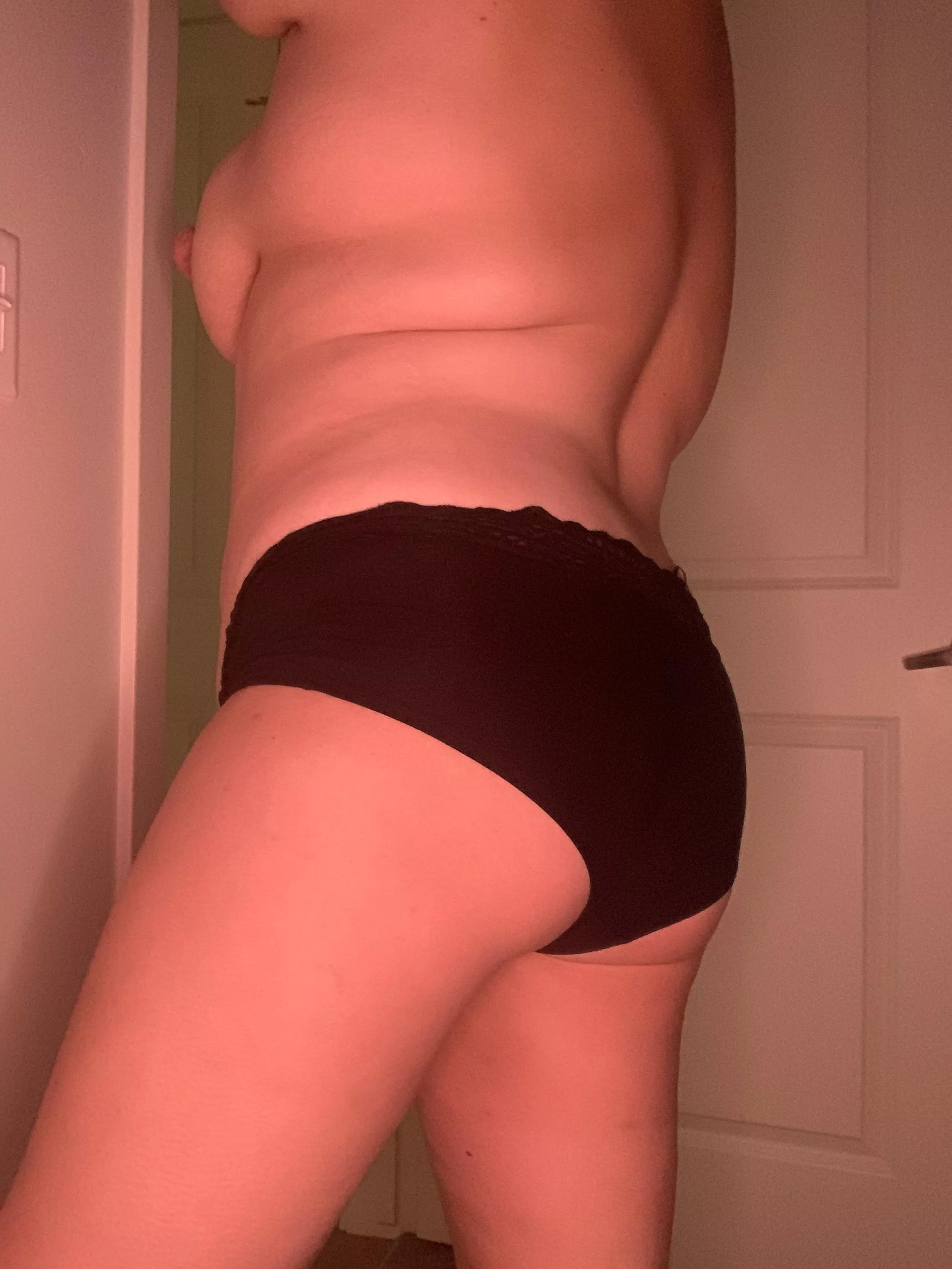 Slap my (under)buns💋 posted by clo69b