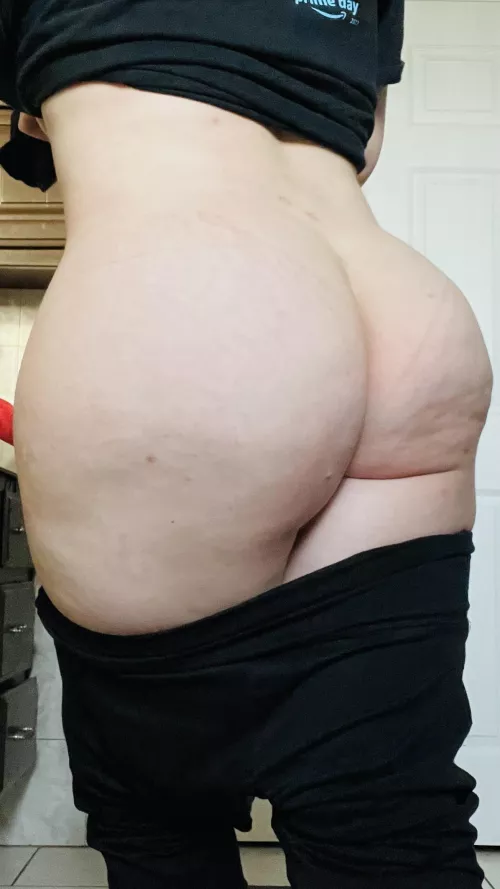 Slap this 48in ass [BA] by Crystal_sexyass