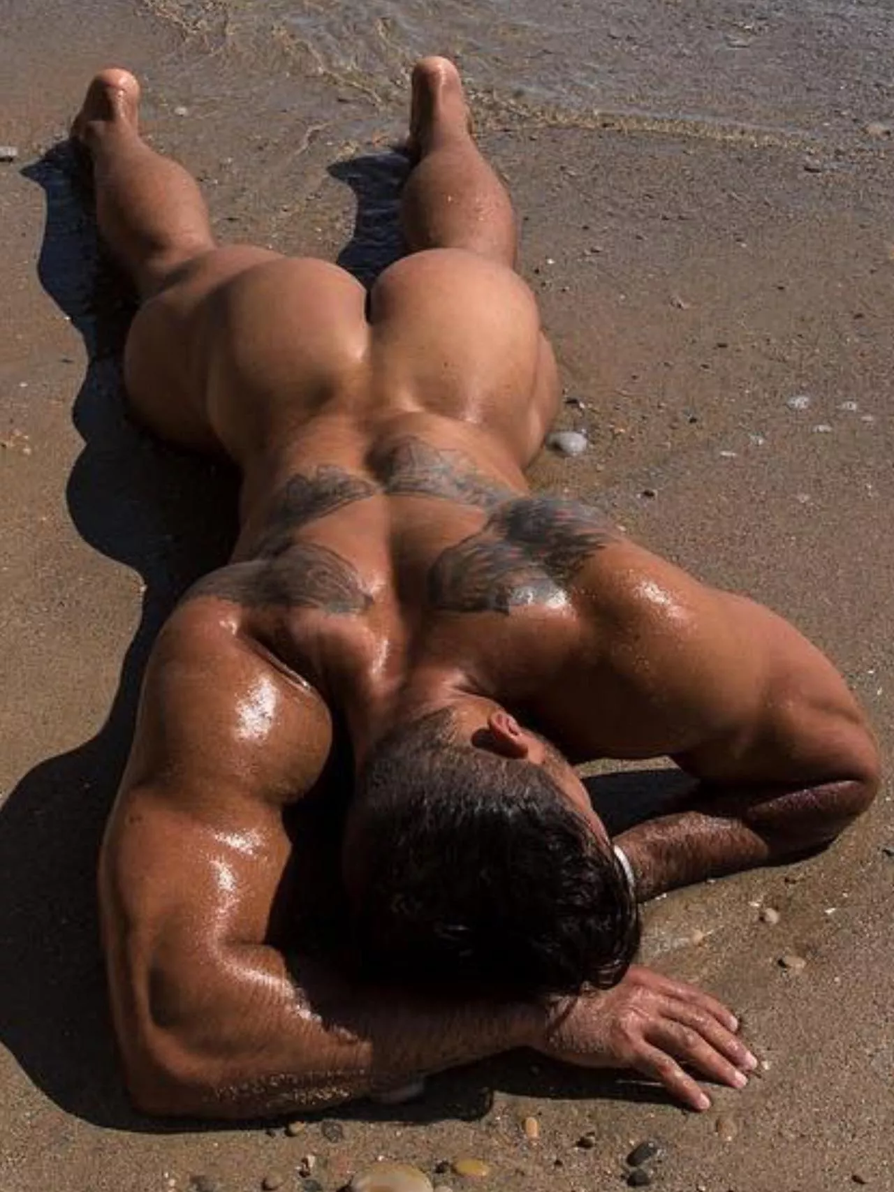 Sleeping in the beach... posted by oraval2019