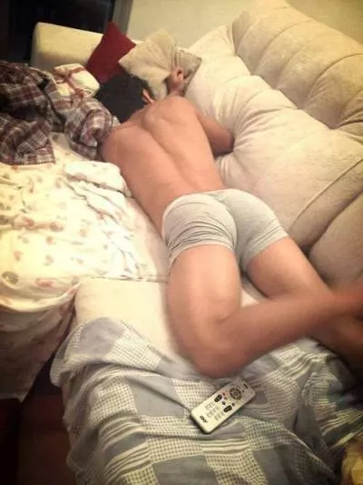 Sleeping on the couch posted by menareamazing