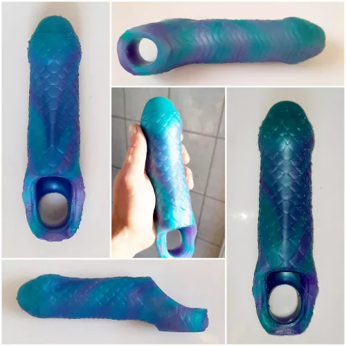 Sleeves. This has a external usable length of 15,3cm. Love the colors. by PerfectSleeve