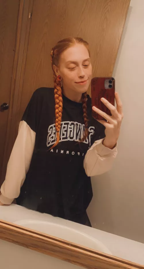 slept all day today. cannot wake uuup. showered n ready for bed.. again 😅 happy tuesday ♥️ by istayyawayyyX