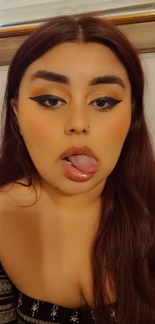 Slide yourself between my lips 💋 by jadedbabe69