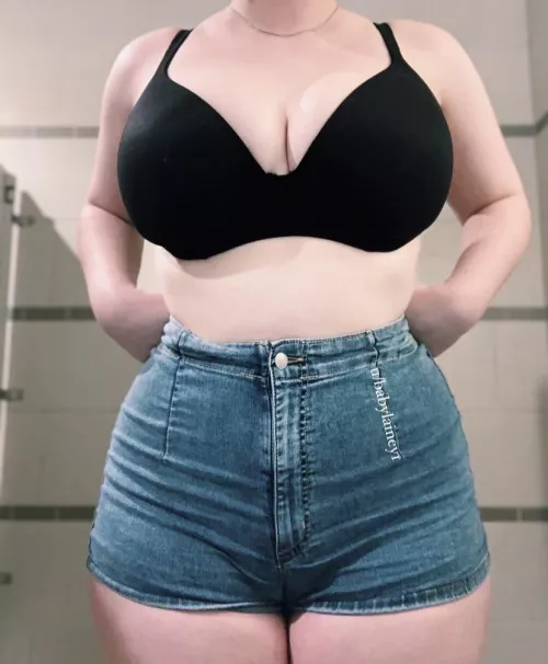 slight but noticeable 🥰 by babylainey1